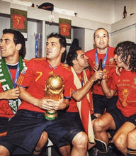 Cargar imagen en el visor de la galería, Camiseta selección española 2010 M 6 A. Iniesta
