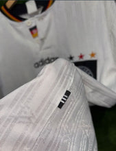 Cargar imagen en el visor de la galería, Camiseta Selección Alemana de Fútbol 1996 Home – Talla M | Campeones de Europa