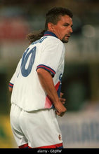 Cargar imagen en el visor de la galería, Camiseta visitante del Bologna 1997-98 10 Baggio