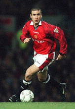 Cargar imagen en el visor de la galería, Camiseta Local Manchester United 1996-98 – Umbro | Sharp