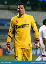 Cargar imagen en el visor de la galería, Camiseta de Portero Inter 2009-10 – Julio César | Triplete Histórico | Nike | Talla L