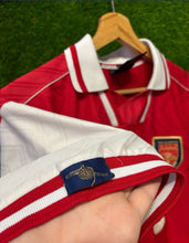 Cargar imagen en el visor de la galería, Camiseta Arsenal FC 1996–98 Home – Talla M | Clásico Premier League