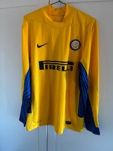 Cargar imagen en el visor de la galería, Camiseta de Portero Inter 2009-10 – Julio César | Triplete Histórico | Nike | Talla L