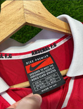 Cargar imagen en el visor de la galería, Camiseta Arsenal FC 1996–98 Home – Talla M | Clásico Premier League