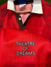 Cargar imagen en el visor de la galería, Camiseta Local Manchester United 1996-98 – Umbro | Sharp