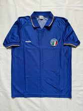 Cargar imagen en el visor de la galería, Camiseta Diadora Italia 90 Talla M ( tallaje pequeño S)