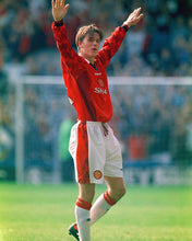 Cargar imagen en el visor de la galería, Camiseta Local Manchester United 1996-98 – Umbro | Sharp