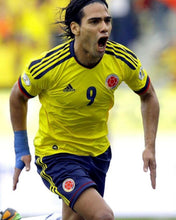 Cargar imagen en el visor de la galería, Camiseta Selección Colombia 2012 10 James L