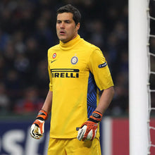 Cargar imagen en el visor de la galería, Camiseta de Portero Inter 2009-10 – Julio César | Triplete Histórico | Nike | Talla L
