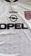 Cargar imagen en el visor de la galería, Camiseta visitante Bayern Munich en 1997-98 M