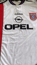 Cargar imagen en el visor de la galería, Camiseta visitante Bayern Munich en 1997-98 M