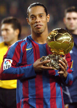 Cargar imagen en el visor de la galería, Camiseta FC Barcelona 2004-05 10 Ronaldinho XS