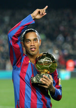Cargar imagen en el visor de la galería, Camiseta FC Barcelona 2004-05 10 Ronaldinho XS
