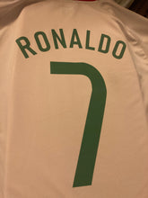 Cargar imagen en el visor de la galería, Camiseta Portugal visitante 2008-09 7 Ronaldo XL