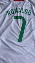 Cargar imagen en el visor de la galería, Camiseta Portugal visitante 2008-09 7 Ronaldo XL