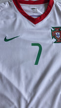 Cargar imagen en el visor de la galería, Camiseta Portugal visitante 2008-09 7 Ronaldo XL