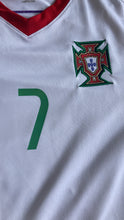 Cargar imagen en el visor de la galería, Camiseta Portugal visitante 2008-09 7 Ronaldo XL