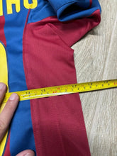 Cargar imagen en el visor de la galería, Camiseta FC Barcelona 2004-05 10 Ronaldinho XS