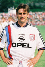 Cargar imagen en el visor de la galería, Camiseta visitante Bayern Munich en 1997-98 M