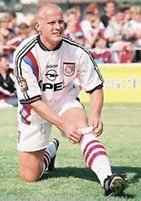 Cargar imagen en el visor de la galería, Camiseta visitante Bayern Munich en 1997-98 M