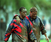 Cargar imagen en el visor de la galería, Camiseta Copa, Mikasa y barro