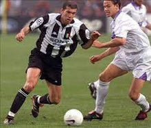 Cargar imagen en el visor de la galería, Camiseta Juventus 1997-98 21 Zidane M