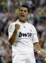 Cargar imagen en el visor de la galería, Chaqueta Real Madrid CR9
