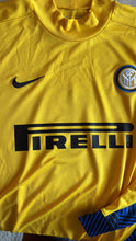 Cargar imagen en el visor de la galería, Camiseta de Portero Inter 2009-10 – Julio César | Triplete Histórico | Nike | Talla L
