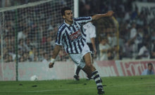 Cargar imagen en el visor de la galería, Camiseta Real Sociedad 1996-98 Local Vintage – Talla L
