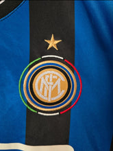 Cargar imagen en el visor de la galería, Camiseta Inter de Milán 2010 – Edición Triplete (Nike Fit Dry)
