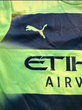Cargar imagen en el visor de la galería, Camiseta Manchester City 2022/23 – Dorsal 9 Haaland – Talla L

