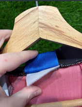 Cargar imagen en el visor de la galería, Camiseta Local Manchester United 1996-98 – Umbro | Sharp
