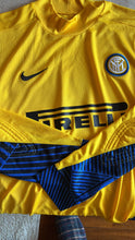 Cargar imagen en el visor de la galería, Camiseta de Portero Inter 2009-10 – Julio César | Triplete Histórico | Nike | Talla L
