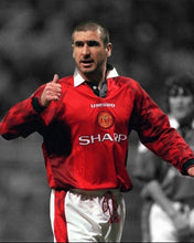 Cargar imagen en el visor de la galería, Camiseta Local Manchester United 1996-98 – Umbro | Sharp
