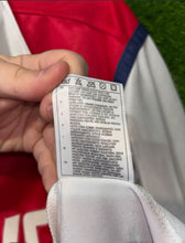 Cargar imagen en el visor de la galería, Camiseta Arsenal FC 1998–99 Home – Talla M | Auténtica de la época
