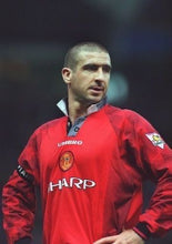 Cargar imagen en el visor de la galería, Camiseta Local Manchester United 1996-98 – Umbro | Sharp
