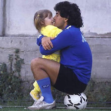 Cargar imagen en el visor de la galería, Camiseta Las Margaritas del Diego – Amor de Padre
