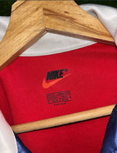 Cargar imagen en el visor de la galería, Camiseta Arsenal FC 1998–99 Home – Talla M | Auténtica de la época
