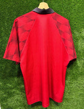 Cargar imagen en el visor de la galería, Camiseta Local Manchester United 1996-98 – Umbro | Sharp
