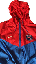 Cargar imagen en el visor de la galería, Chubasquero PSG 2008-09 – Azul/Rojo con capucha | Talla M
