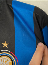 Cargar imagen en el visor de la galería, Camiseta Inter de Milán 2010 – Edición Triplete (Nike Fit Dry)
