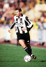 Cargar imagen en el visor de la galería, Camiseta Juventus 1997-98 21 Zidane M

