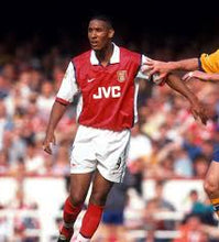 Cargar imagen en el visor de la galería, Camiseta Arsenal FC 1998–99 Home – Talla M | Auténtica de la época
