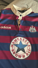 Cargar imagen en el visor de la galería, Newcastle United 1995-97 Away – Ginola 14 Talla M
