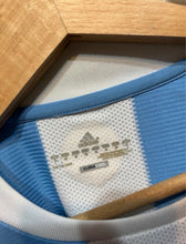 Cargar imagen en el visor de la galería, Camiseta Argentina 2010 Local – Talla M

