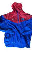 Cargar imagen en el visor de la galería, Chubasquero PSG 2008-09 – Azul/Rojo con capucha | Talla M
