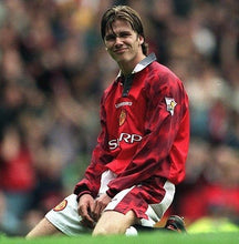 Cargar imagen en el visor de la galería, Camiseta Local Manchester United 1996-98 – Umbro | Sharp
