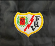 Cargar imagen en el visor de la galería, Abrigo Rayo Vallecano Kelme 2015-16 talla  XS
