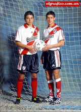 Cargar imagen en el visor de la galería, Camiseta River, mi buen amigo
