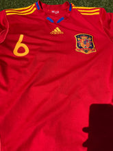 Cargar imagen en el visor de la galería, Camiseta selección española 2010 M 6 A. Iniesta
